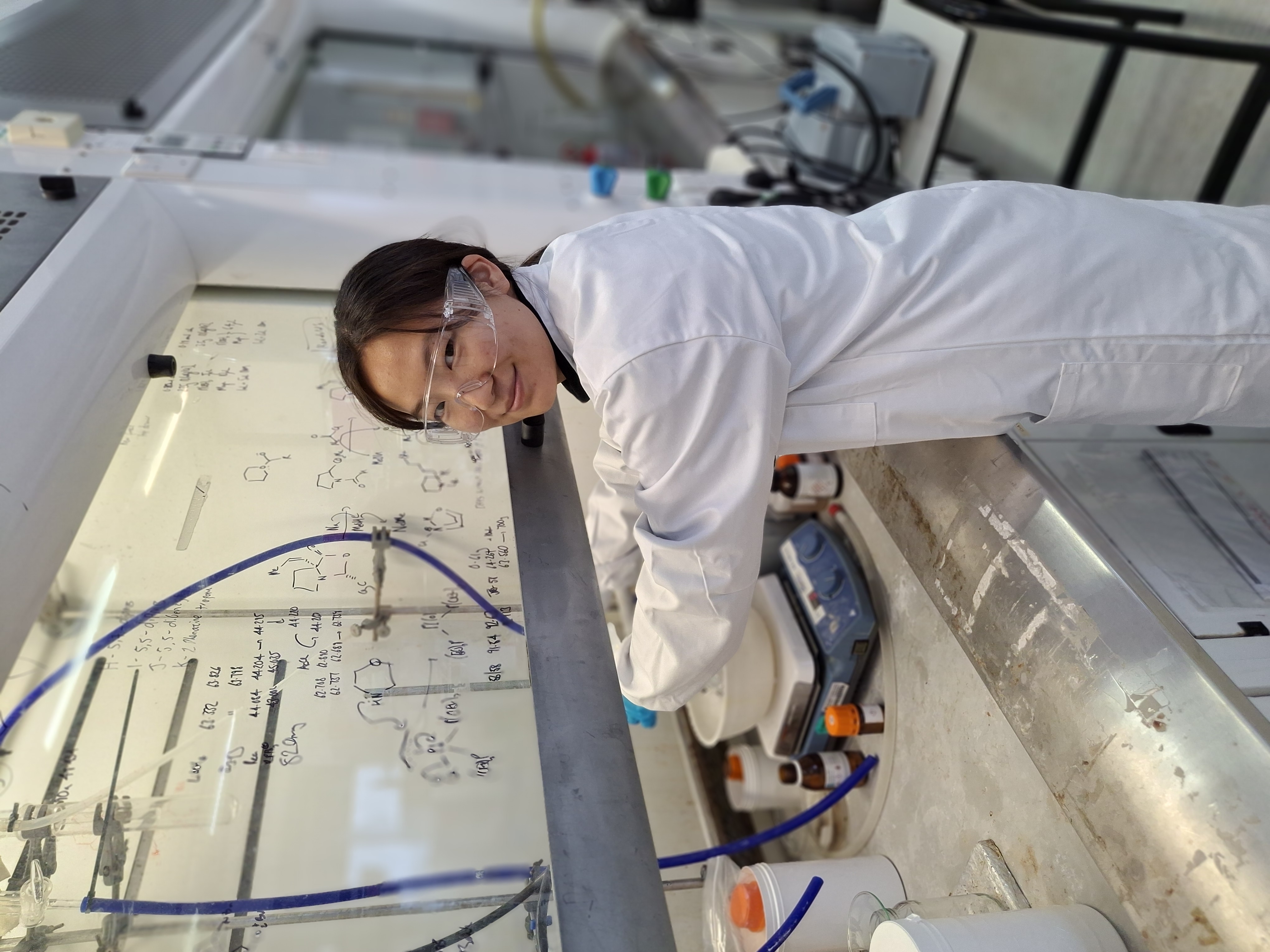 Nae puts on her first reaction in the lab